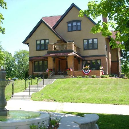 Westphal Mansion Inn Bed & Breakfast Hartford Экстерьер фото