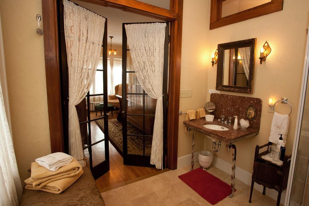 Westphal Mansion Inn Bed & Breakfast Hartford Экстерьер фото