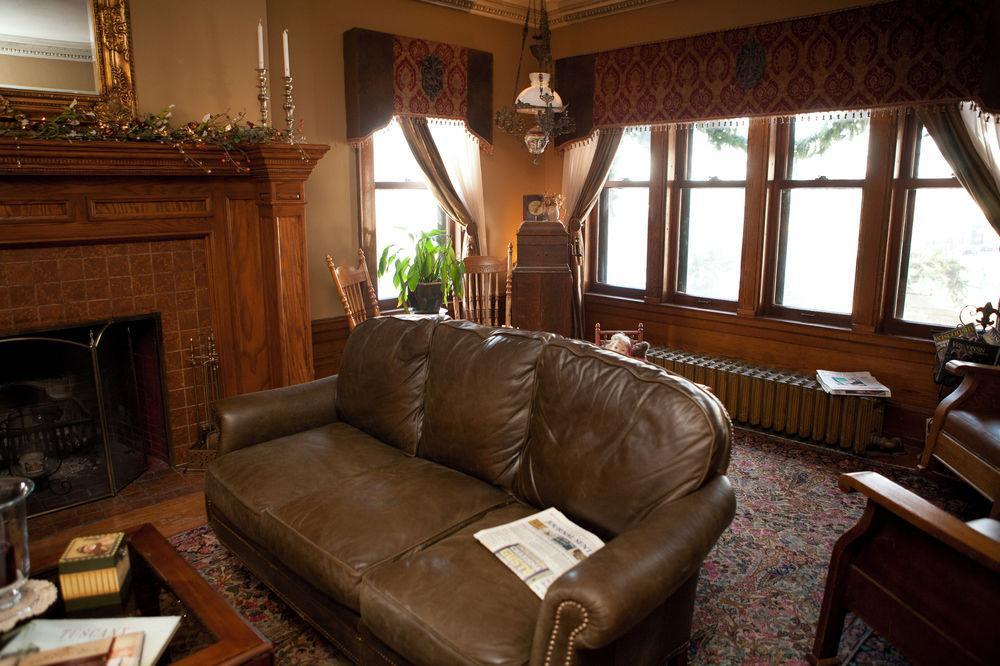 Westphal Mansion Inn Bed & Breakfast Hartford Экстерьер фото
