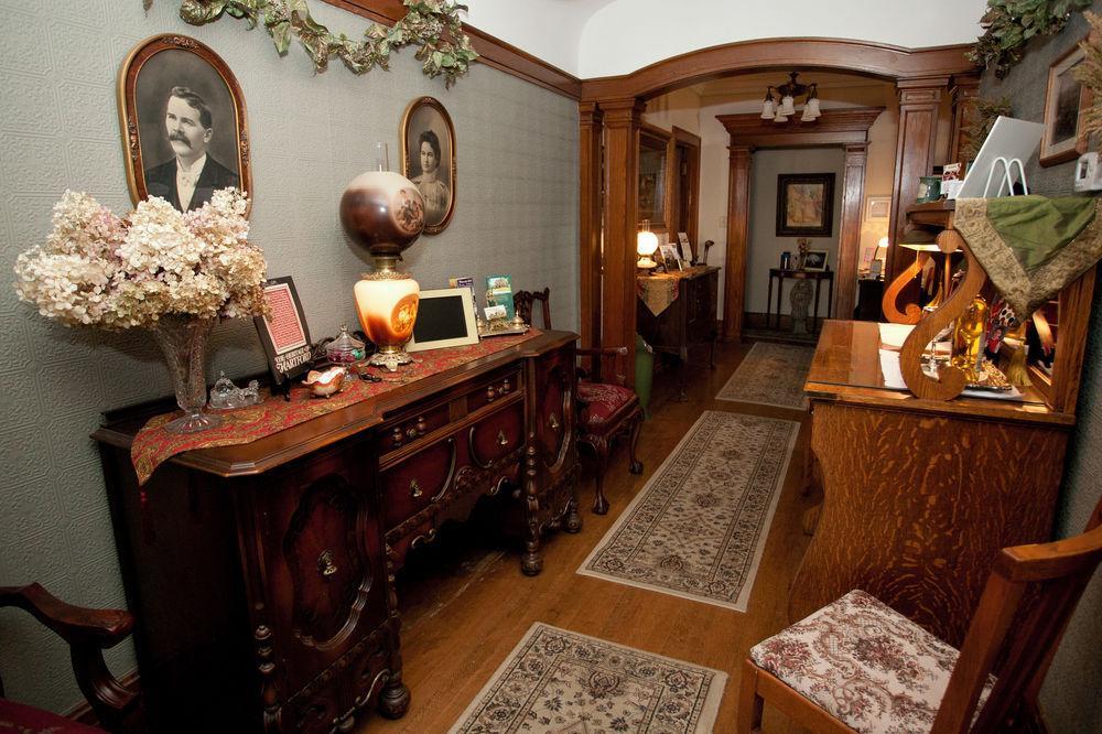 Westphal Mansion Inn Bed & Breakfast Hartford Экстерьер фото