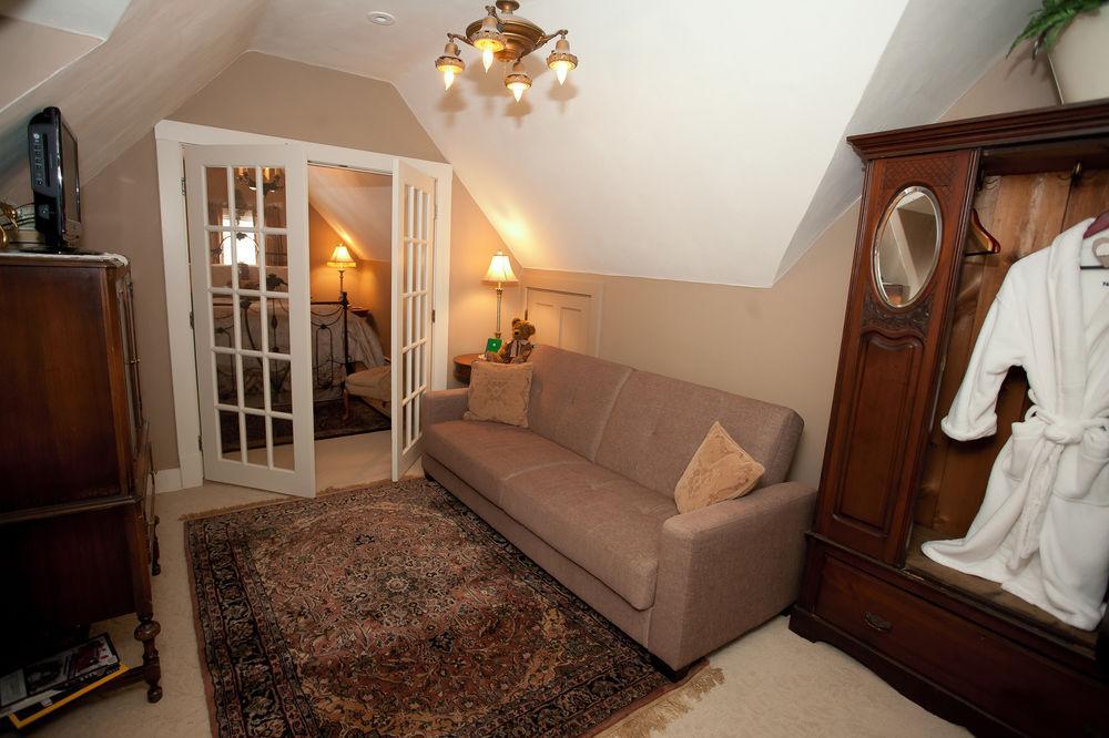 Westphal Mansion Inn Bed & Breakfast Hartford Экстерьер фото