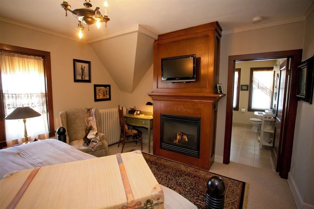 Westphal Mansion Inn Bed & Breakfast Hartford Экстерьер фото
