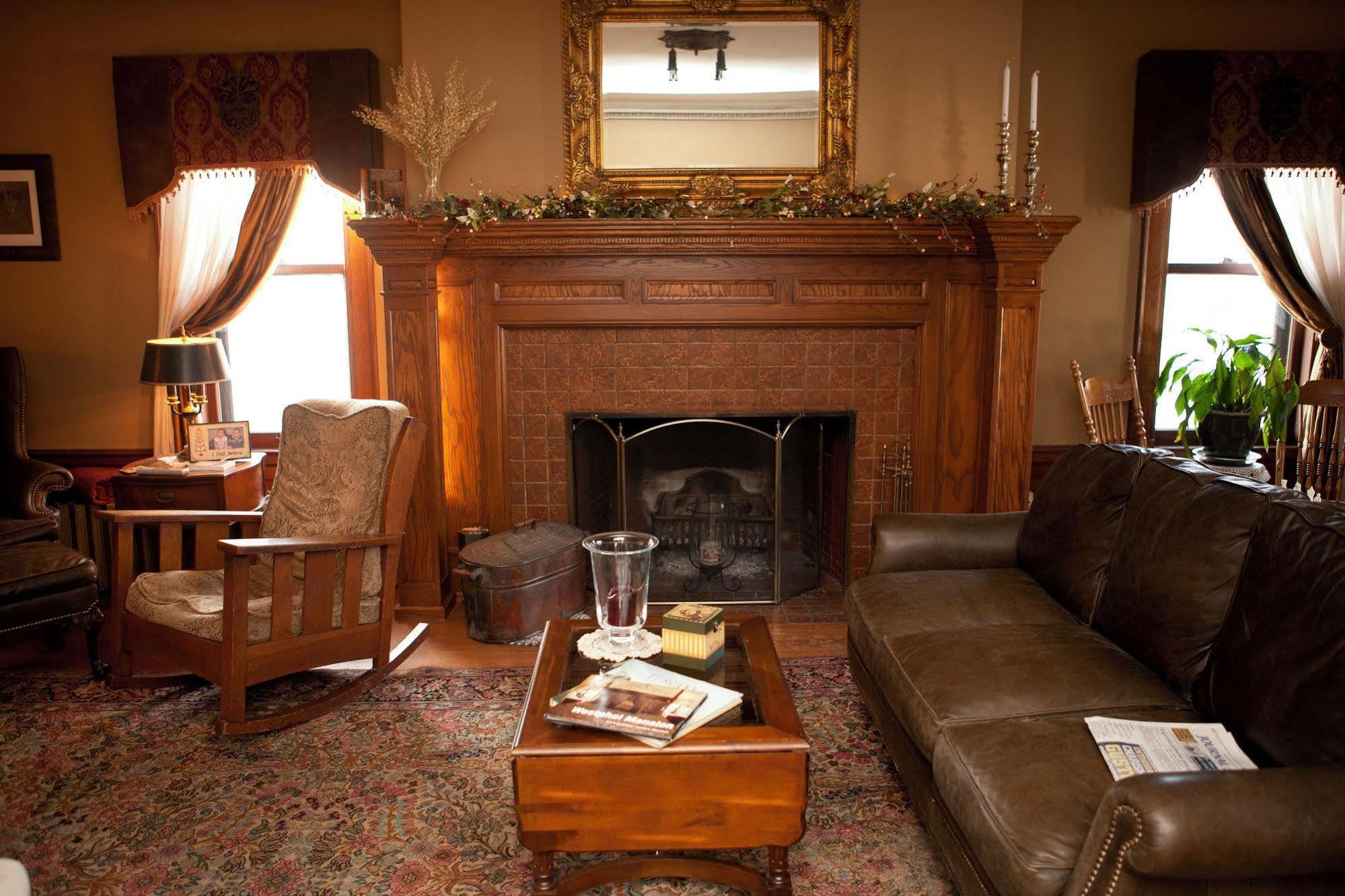 Westphal Mansion Inn Bed & Breakfast Hartford Экстерьер фото