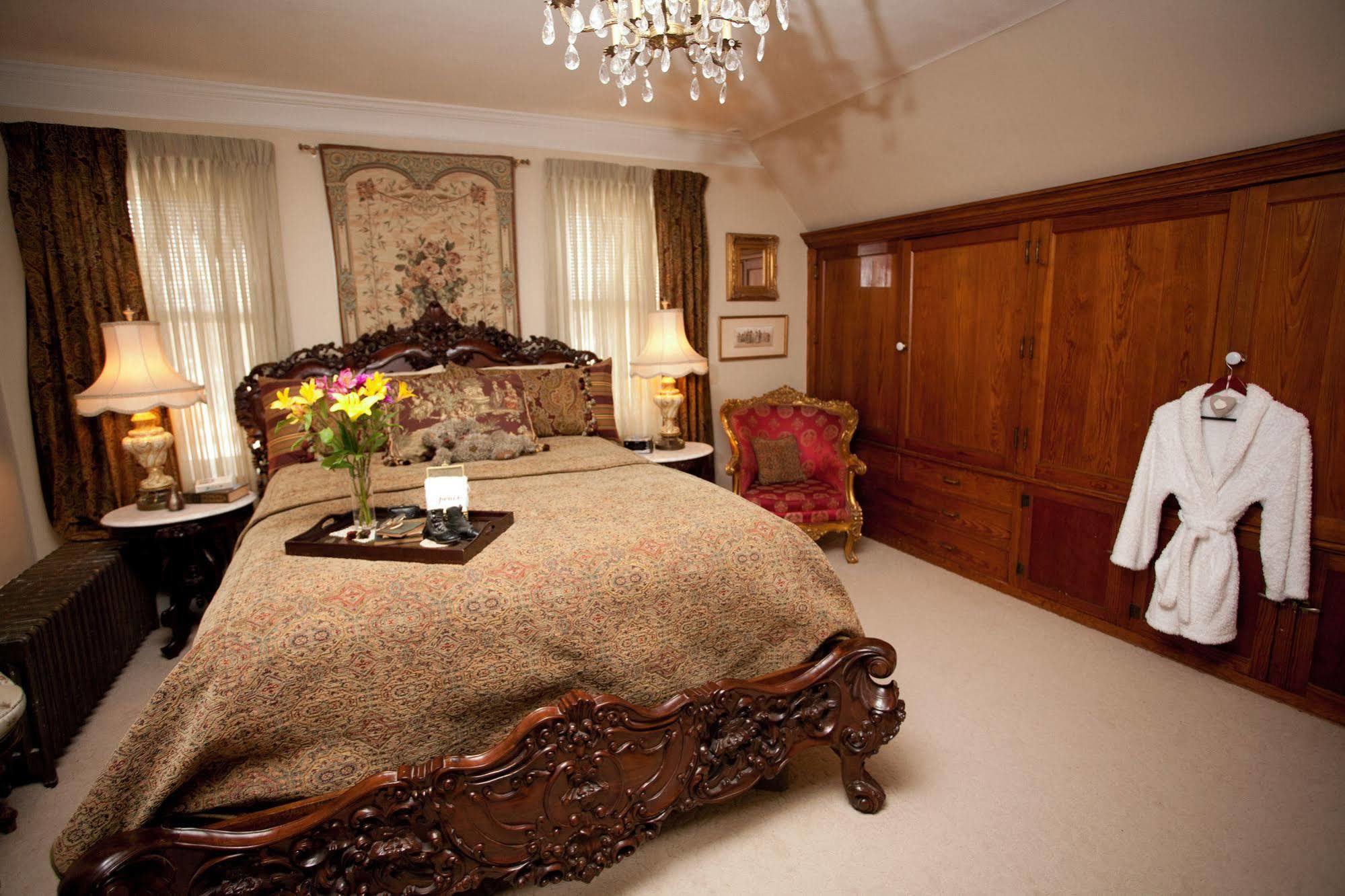 Westphal Mansion Inn Bed & Breakfast Hartford Экстерьер фото