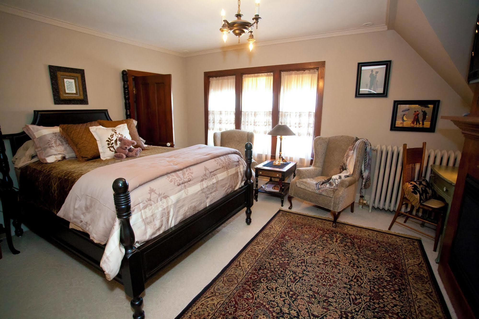 Westphal Mansion Inn Bed & Breakfast Hartford Экстерьер фото