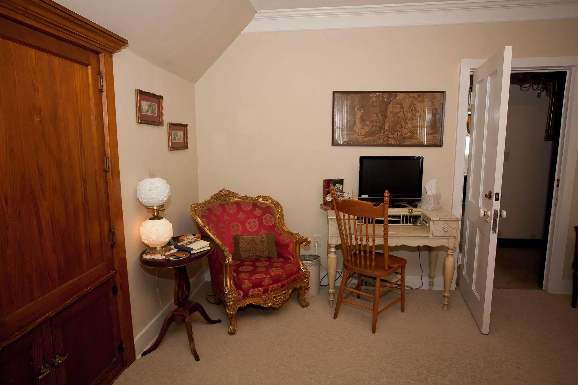 Westphal Mansion Inn Bed & Breakfast Hartford Экстерьер фото