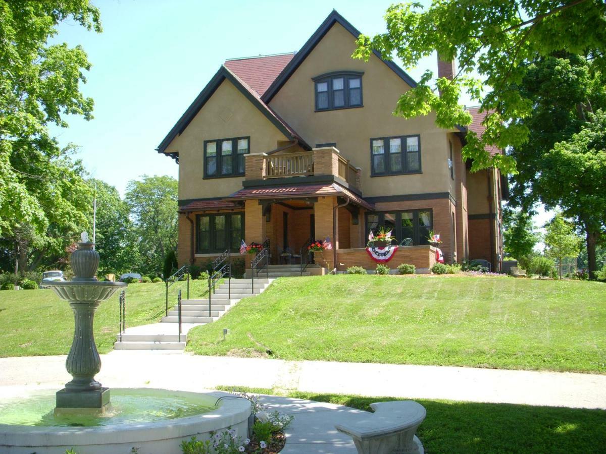 Westphal Mansion Inn Bed & Breakfast Hartford Экстерьер фото