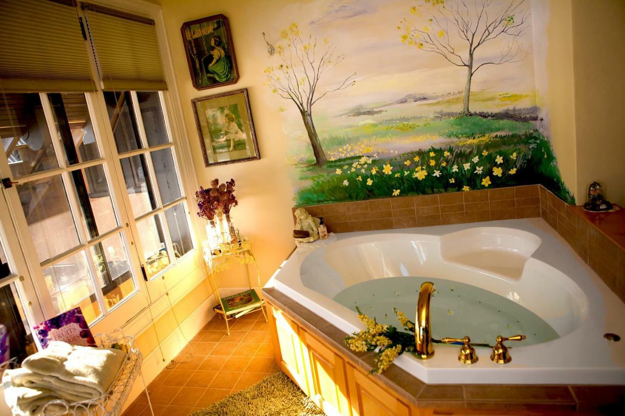 Westphal Mansion Inn Bed & Breakfast Hartford Экстерьер фото